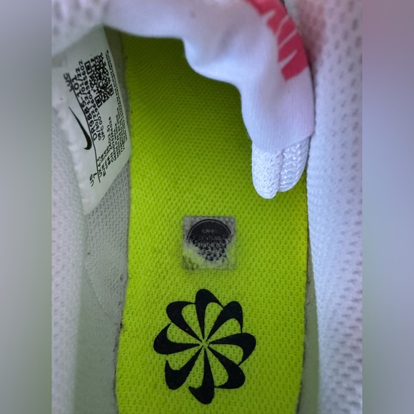 Women’s Nike Court Vision Low White & Coral (Pink)
Sneaker Size 7 - Picture 5 of 11